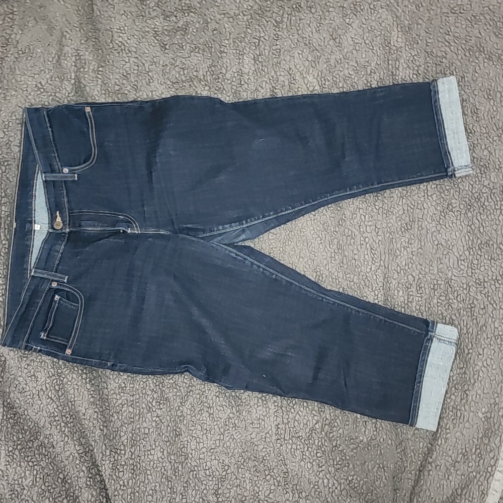 NWOT WOMENS CAPRIS SIZE 32